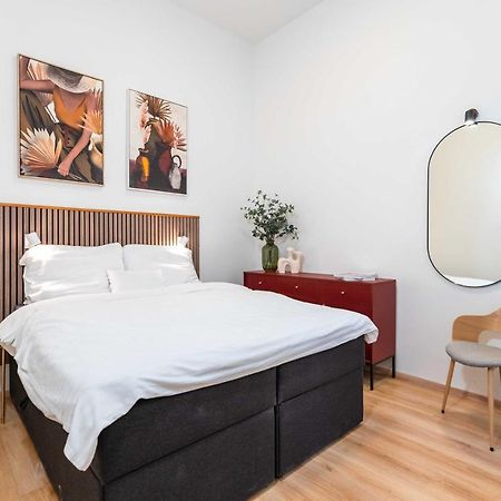 Modern Apartment French Balkony Budapest Esterno foto
