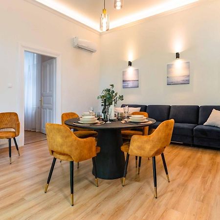 Modern Apartment French Balkony Budapest Esterno foto