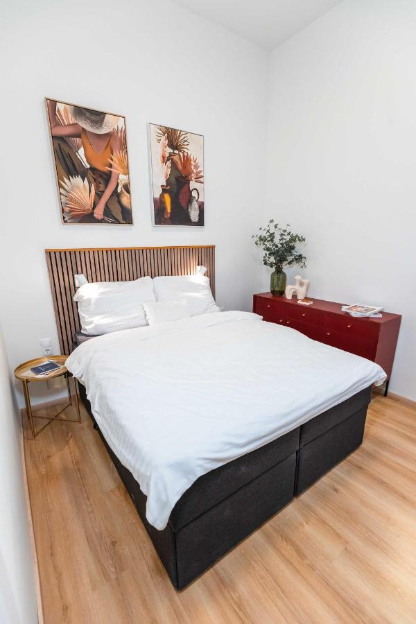 Modern Apartment French Balkony Budapest Esterno foto