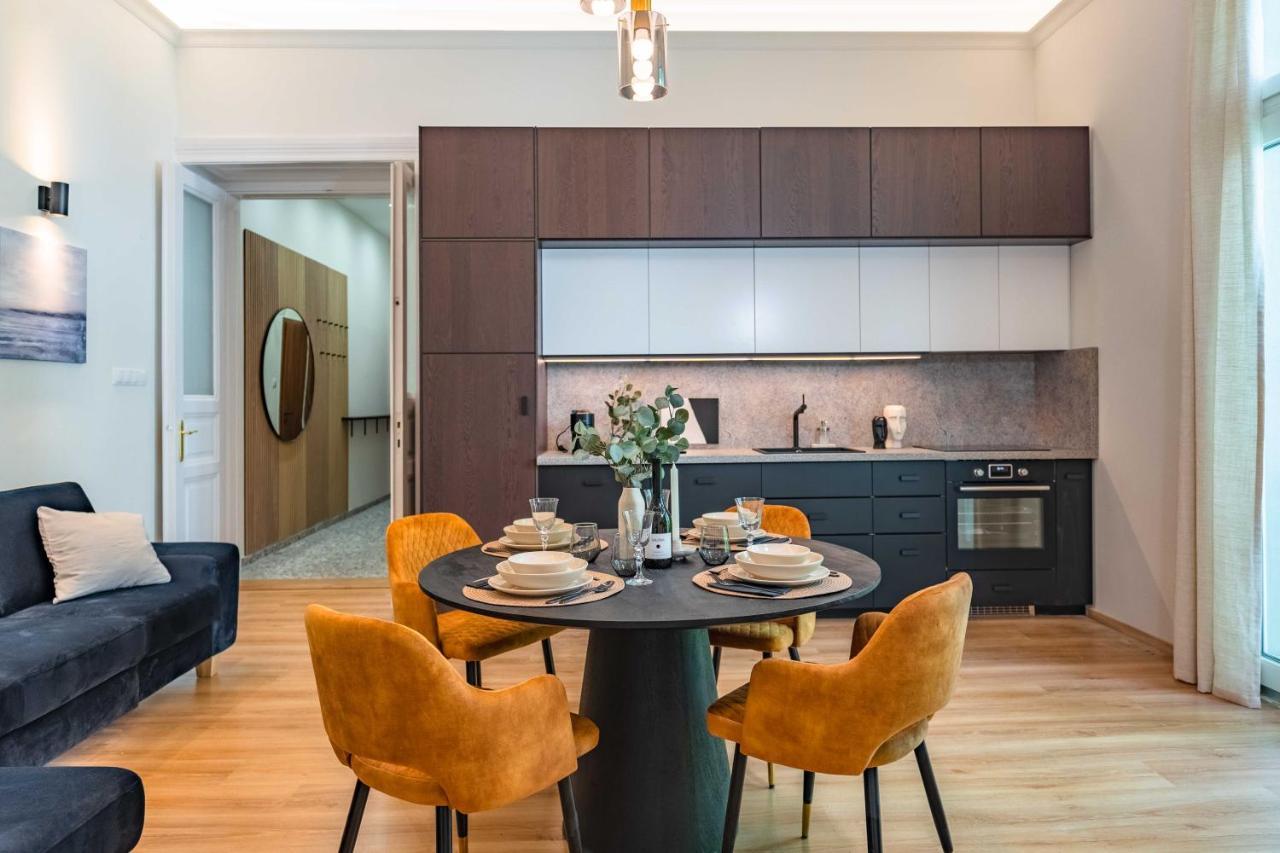 Modern Apartment French Balkony Budapest Esterno foto