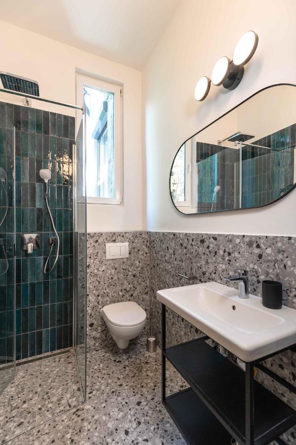 Modern Apartment French Balkony Budapest Esterno foto